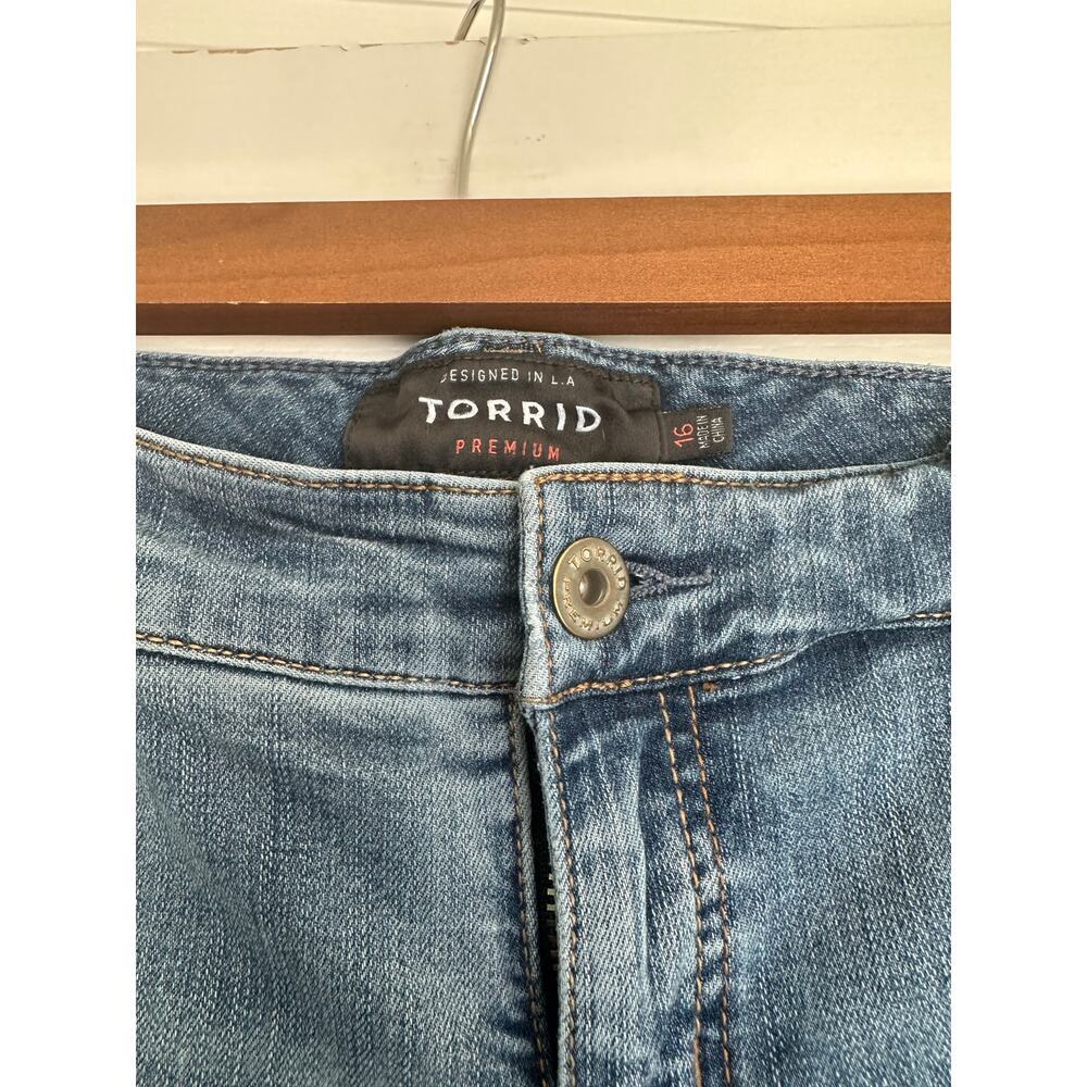 Torrid Cropped Raw Hem Distressed Jeans 16 - Picture 5 of 16